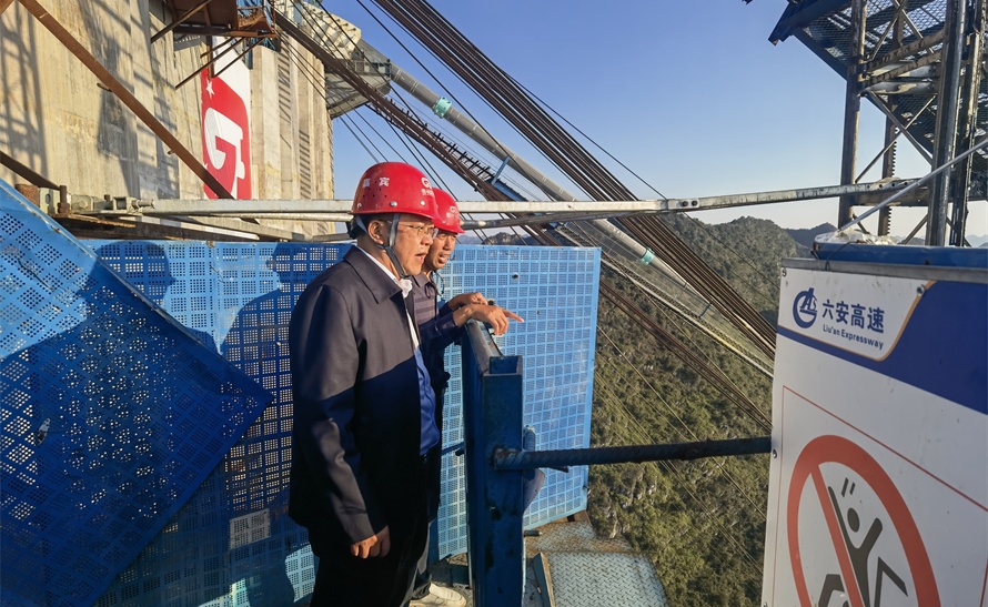 汪家強(qiáng)率隊走訪“兩橋”項目部